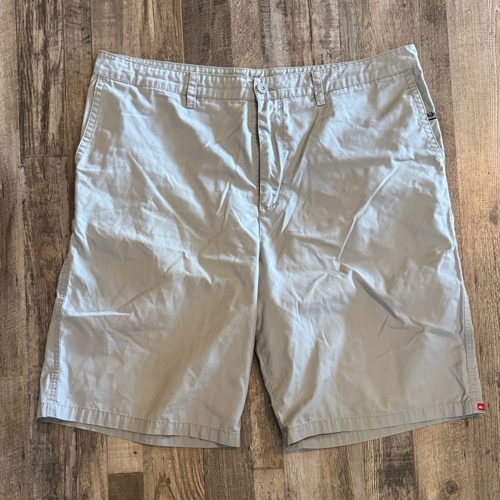 Quiksilver Men's Light Gray Flat Front Shorts